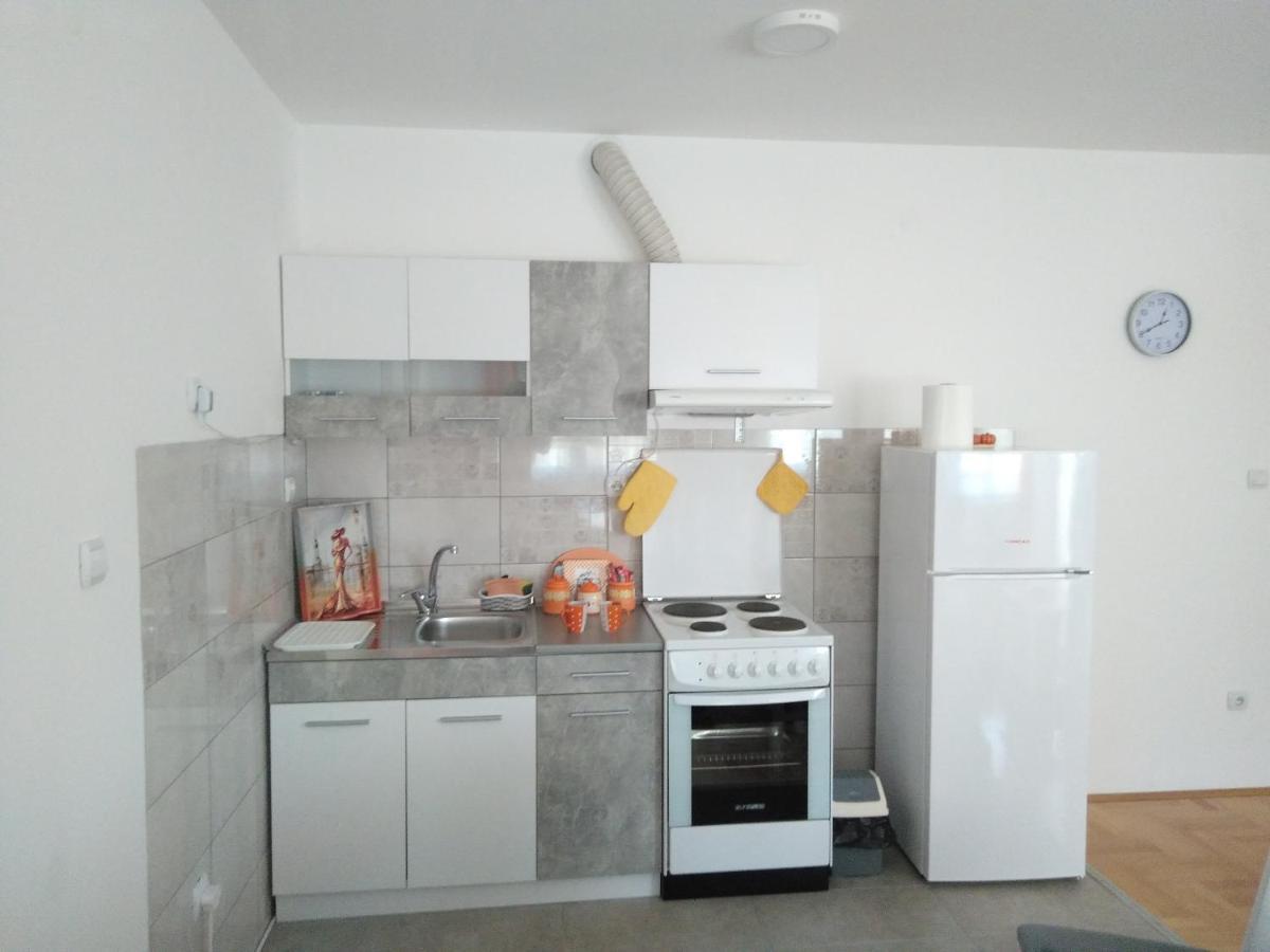 Apartman Maca Pirot Exterior foto